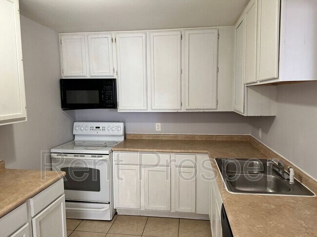 Foto del edificio - 4180 Versailles Dr