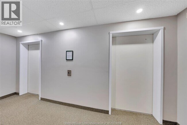 Photo du bâtiment - 5000 Wyandotte St E