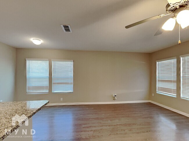 Foto del edificio - 12731 Camden Rd