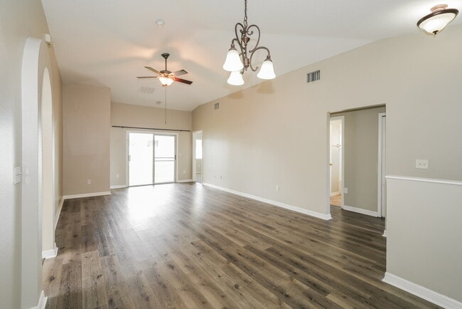 Foto del edificio - 30932 Midtown Ct