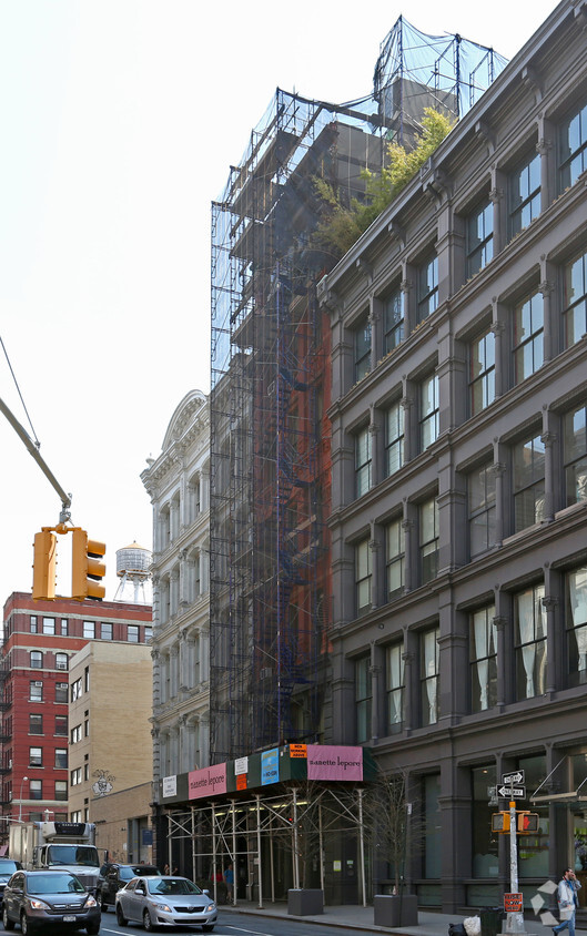 Building Photo - 423 Broome St