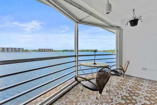 Foto del edificio - 1140 NE 191st St