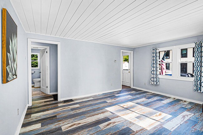 Building Photo - 127 1/2-122 Oxford Rd