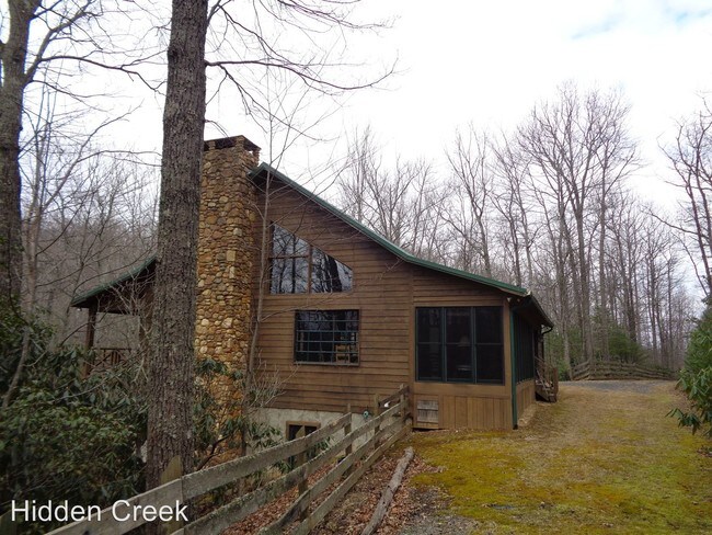 Foto del edificio - 3 br, 2.5 bath House - 422 Wolf Den Lane
