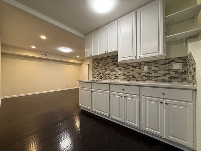 Building Photo - 345 Abbot Ave