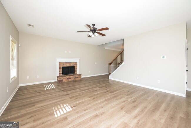 Foto del edificio - 2048 Woodland Brook Dr