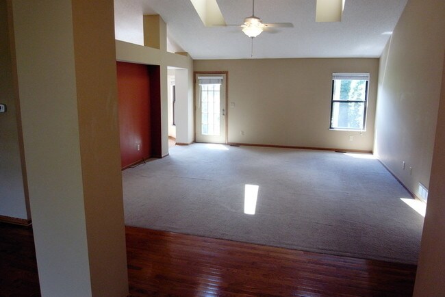 Building Photo - 861 Hunters Glen Dr