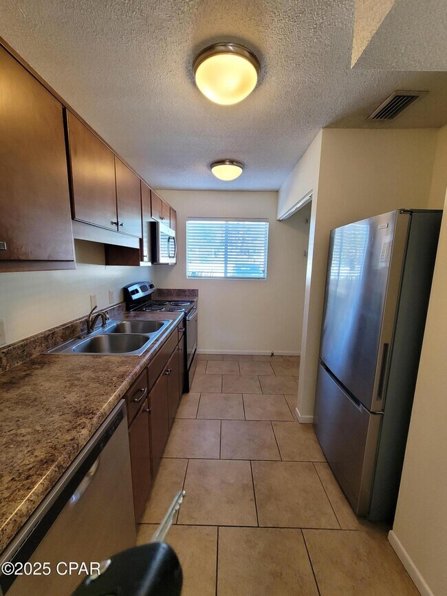Foto del edificio - 1204 Drake Ave