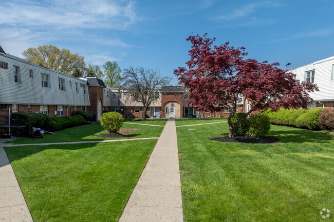 Building Photo - Salem Crossing Apartments