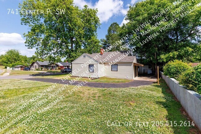 Foto del edificio - 741 Center Pl SW