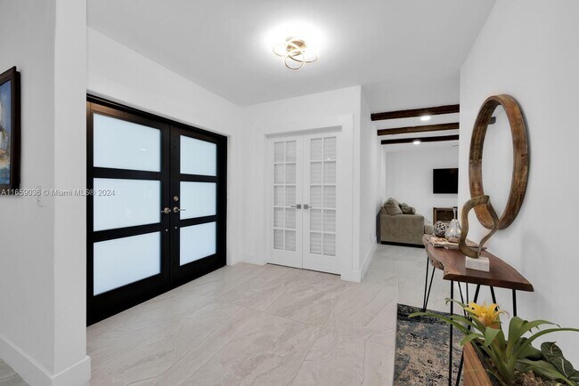 Foto del edificio - 6860 SW 99th Terrace