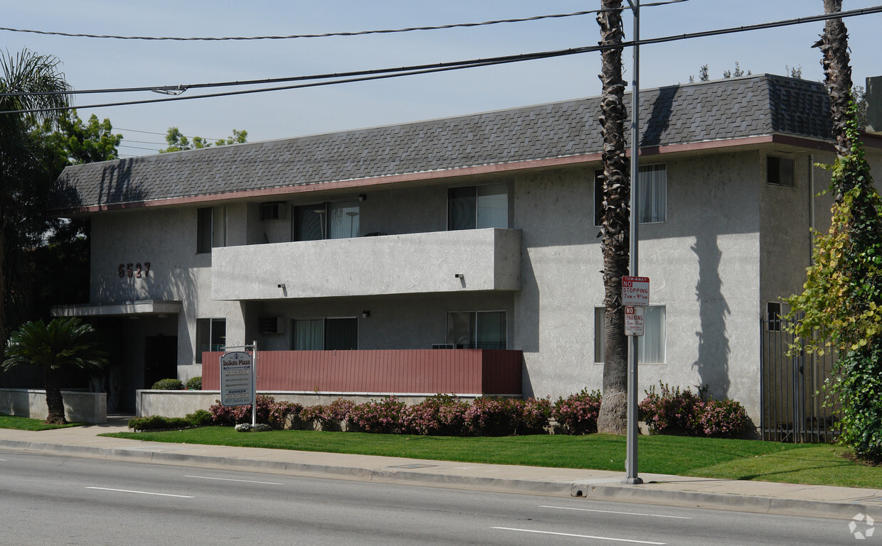 Building Photo - 6527 De Soto Ave