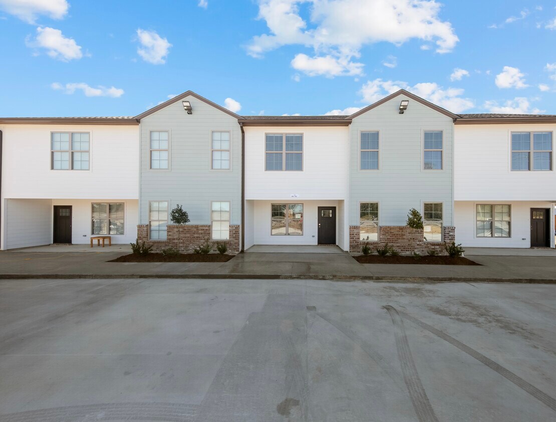 139 Iberia St, Youngsville, LA 70592 Townhome Rentals in Youngsville