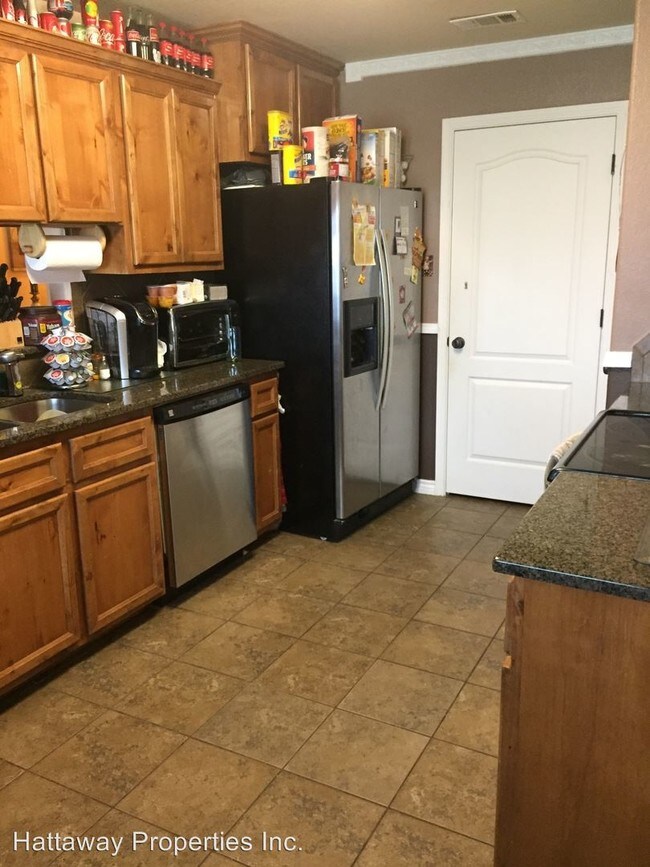 Building Photo - 400 E Little Dipper
