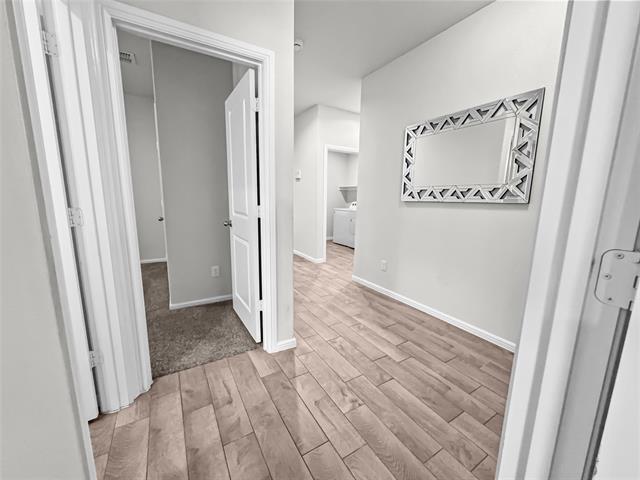 Foto del edificio - 8645 Mirror Lk Dr