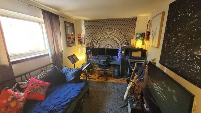 Foto del edificio - Great 2 bed with pool on Allston/Brighton line!!  No fee, parking for rent