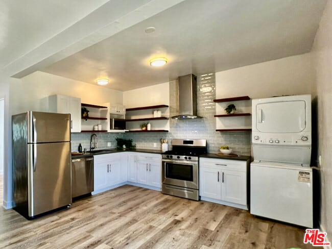 Building Photo - 1217 N Virgil Ave