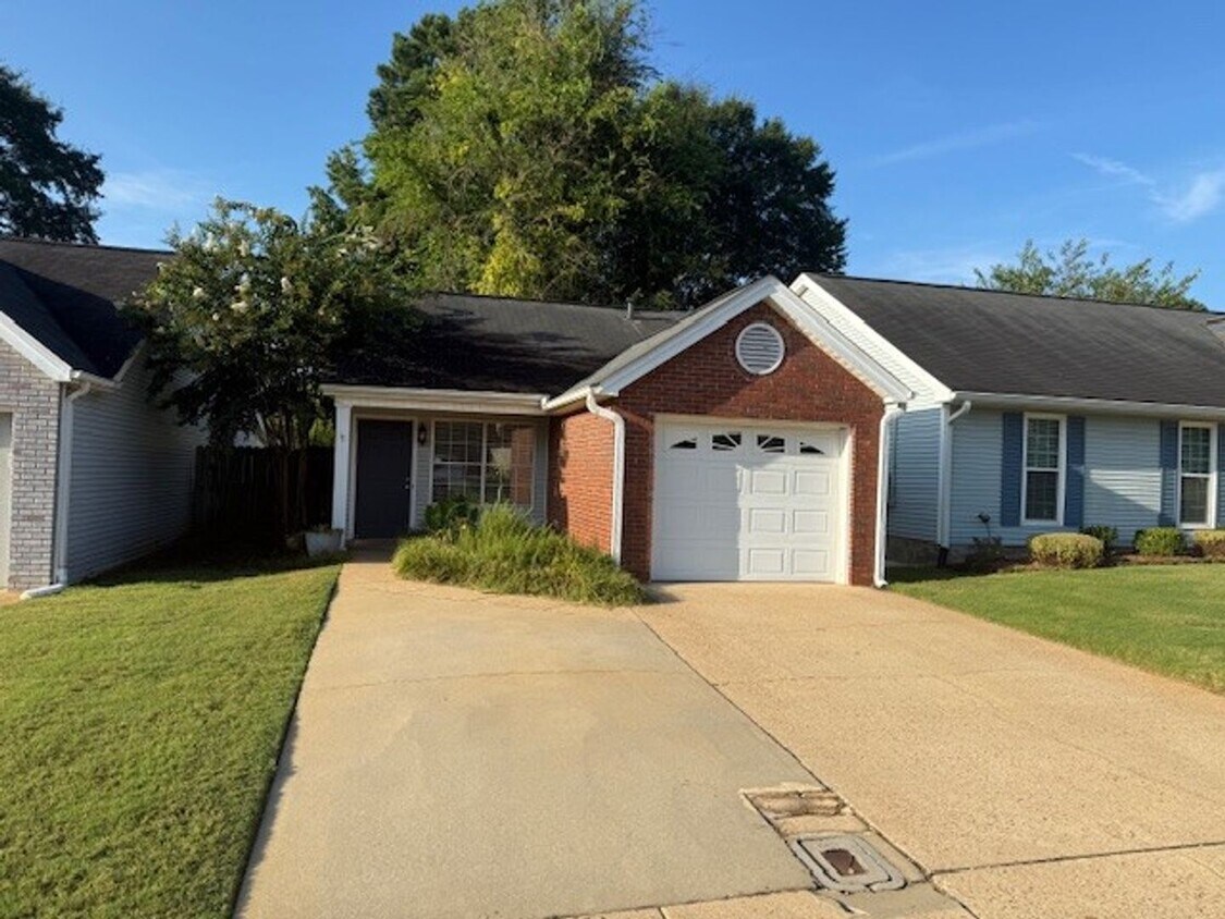 Foto del edificio - Cozy 3 Bed 2 Bath Home Available August 2025!