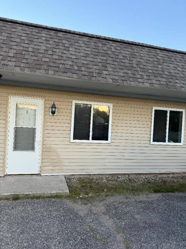 Building Photo - 3850 N Shore Dr