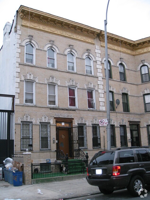 Building Photo - 381 Sumpter St