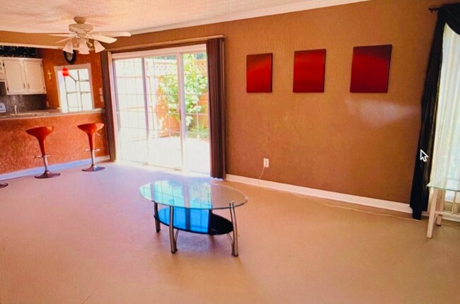 Foto del edificio - 5576 Clover Rise Ln