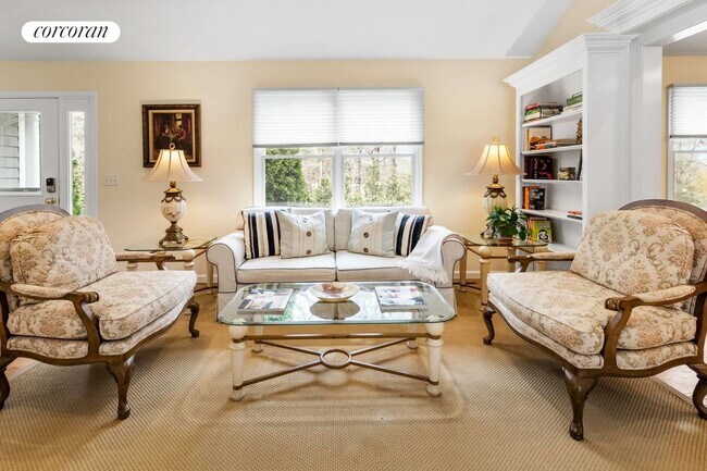 Foto del edificio - 10 Bay Hill Rd