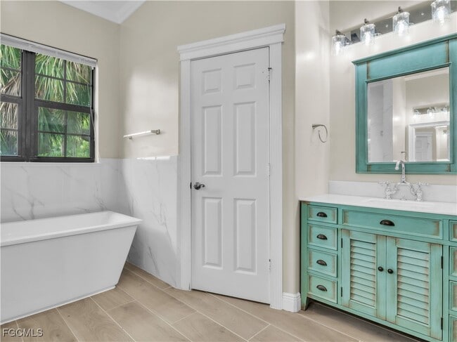 Foto del edificio - 12723 Kentwood Ave