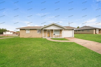 Building Photo - 2401 Piccadilly Cir
