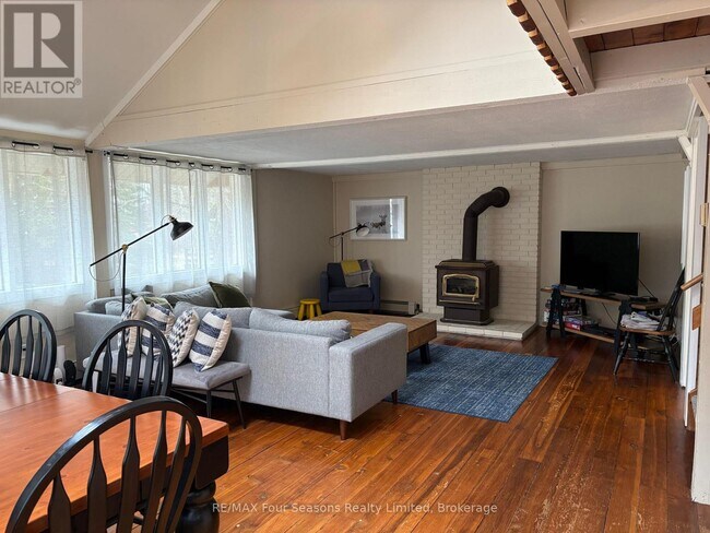 Photo du bâtiment - 163 Craigleith Rd
