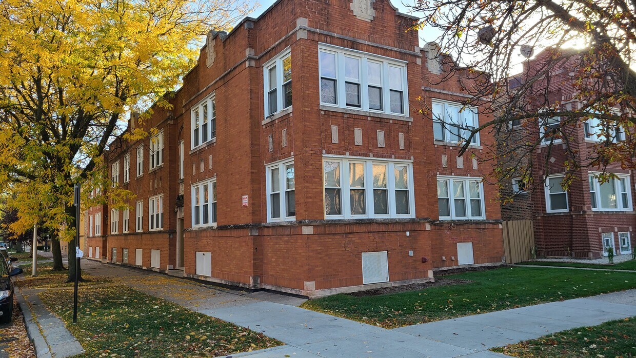 Primary Photo - 2454 N LeClaire Ave