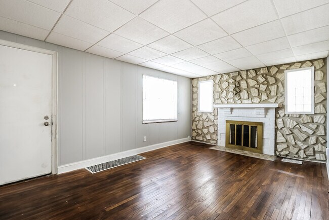 Building Photo - Charming Cape Cod in Cincinnati!