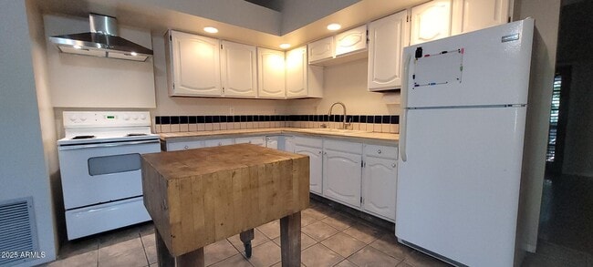 Building Photo - 16685 Shrine Dr