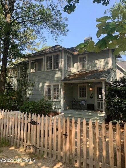 Building Photo - 375 E Maine Ave