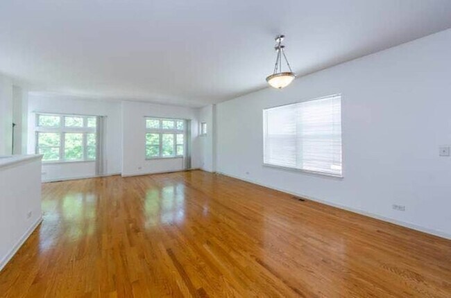 Foto del edificio - 5343 W Galewood Ave