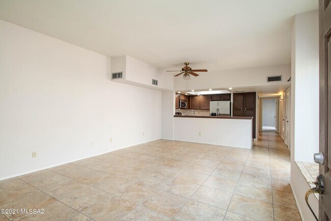 Foto del edificio - 4465 E Mossy Brook Pl