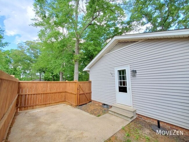 Building Photo - 202 Newgate Dr