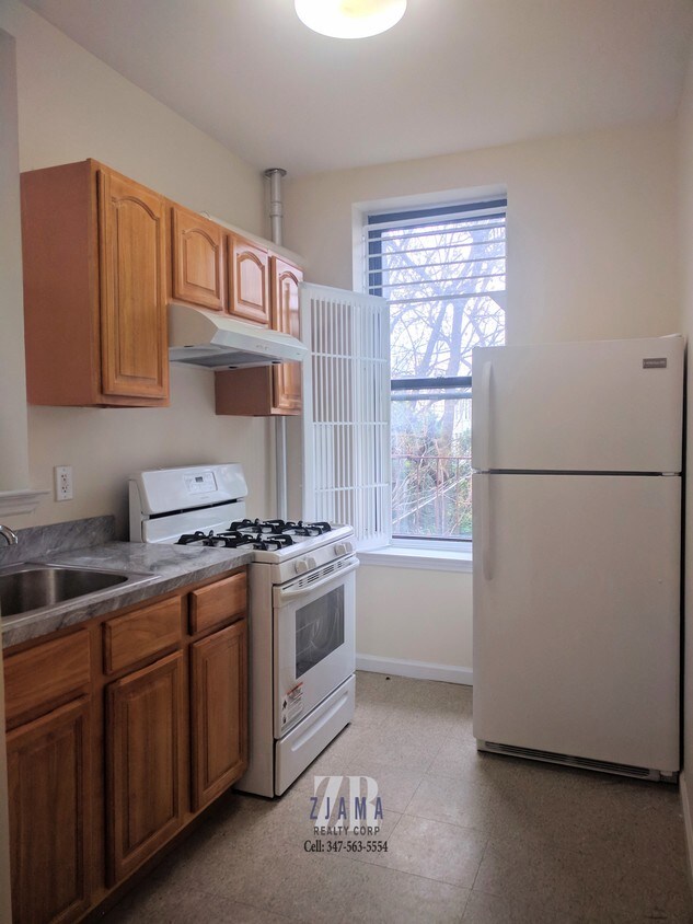 Primary Photo - 300 Nassau Ave