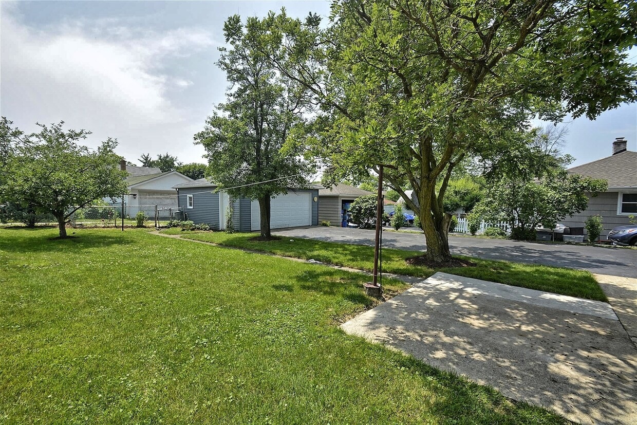Primary Photo - 3 bed 3 bath remodeled house for rent
