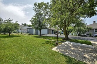20 E Eureka Dr