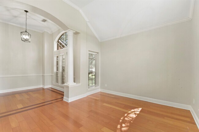 Building Photo - 4002 N Barnett Way