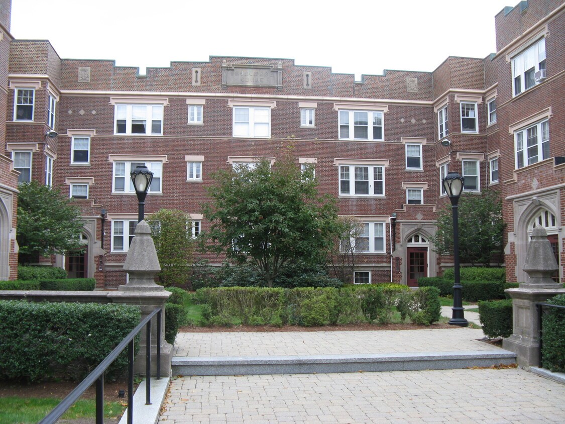 520 High St, Medford, MA 02155 Condo for Rent in Medford, MA