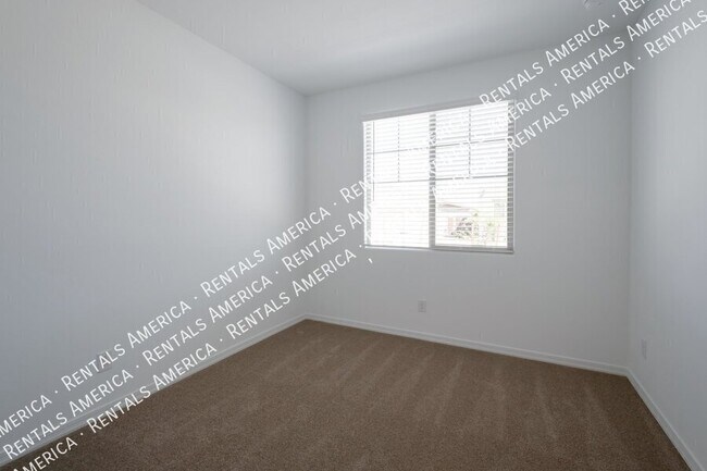 Foto del edificio - 23015 E Starflower Dr