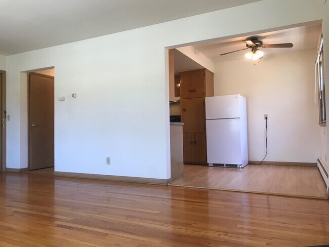 Building Photo - 413 Pawling St