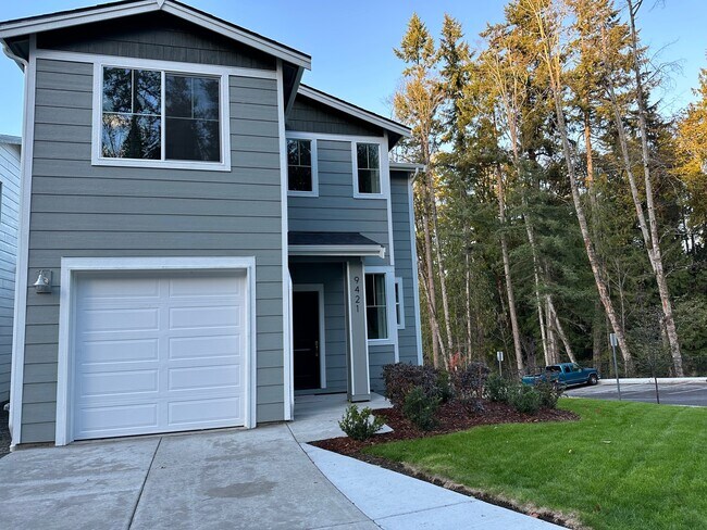 Building Photo - 9421 Fairhaven Cir NE