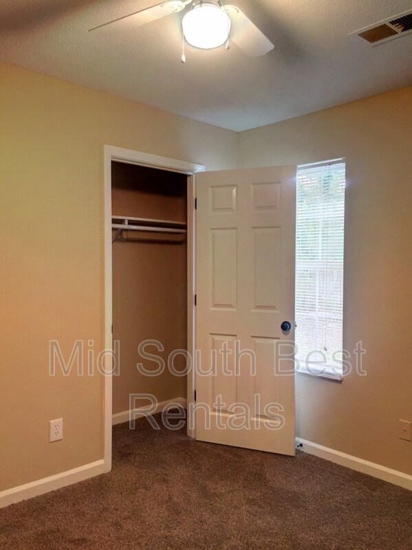 Foto del edificio - 943 Calvin Rd