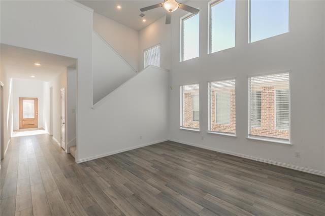 Building Photo - 1275 W Yarrow Ave