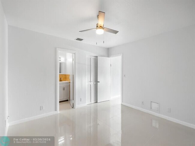 Foto del edificio - 2400 NE 16th St