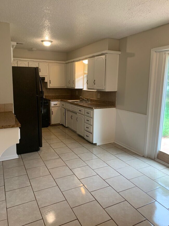 Building Photo - BELOW MARKET RENT!