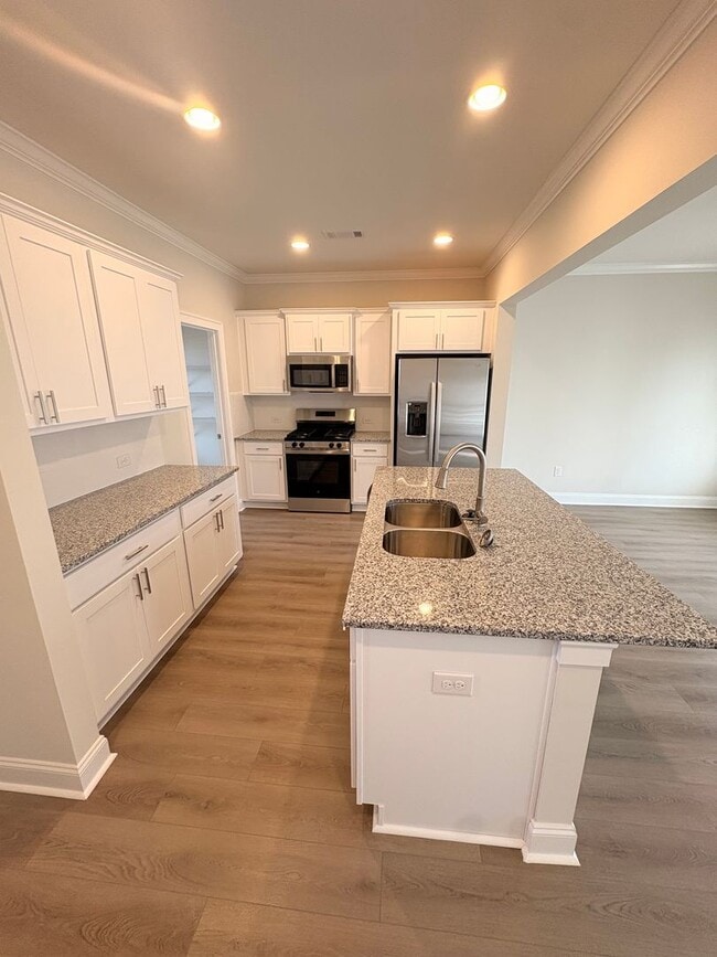 Building Photo - 114 Alva Ct