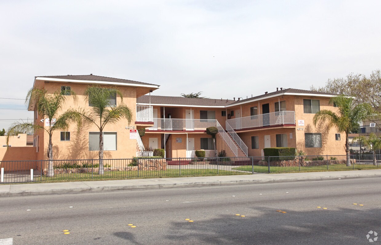 Foto principal - 4875 Gage Ave
